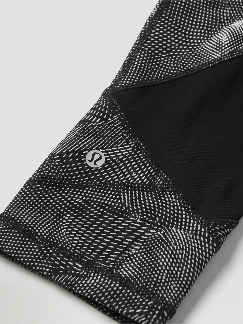 LULULEMON Black & Gray Patterned High-Waist Capri Leggings - Picture 4 of 6